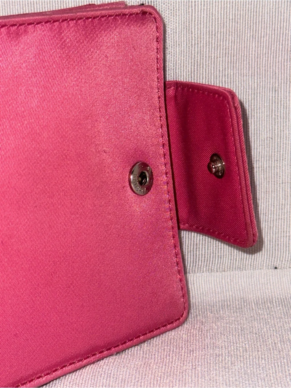 ✨ Vintage Kate Spade Pink Compact Wallet ✨ Perfect for a girls night out!